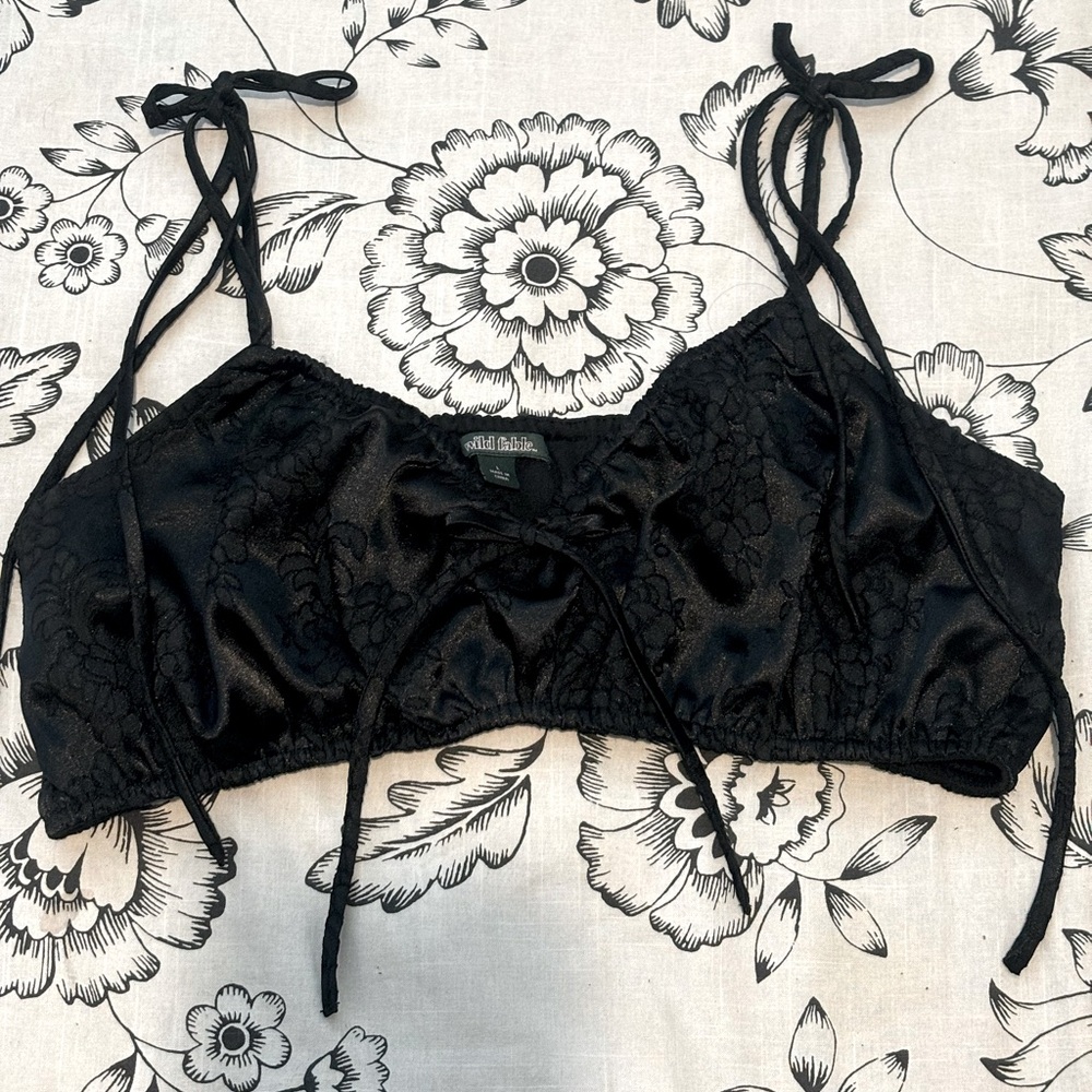 Wild fable satin black floral top cute detailing / adjustable shoulder ties🖤